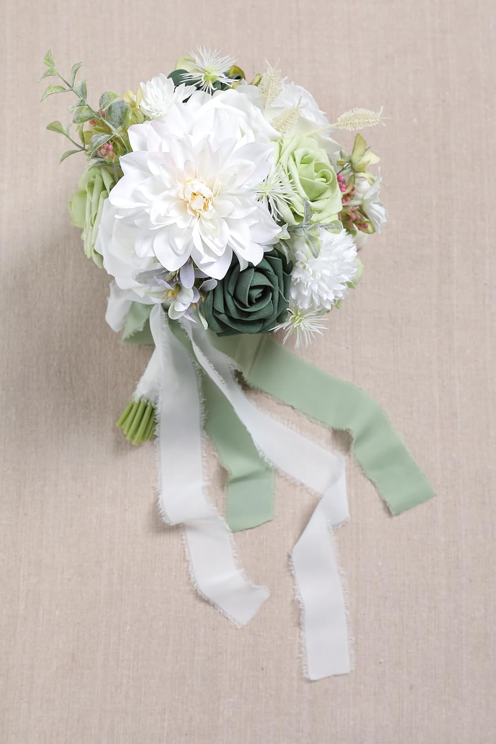 BRIDESMAID BOUQUET IN LIGHT GREEN
