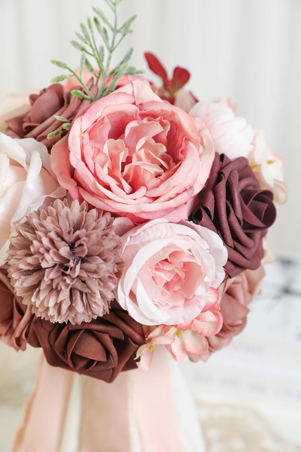 BRIDESMAID BOUQUET IN BURGUNDY PINK