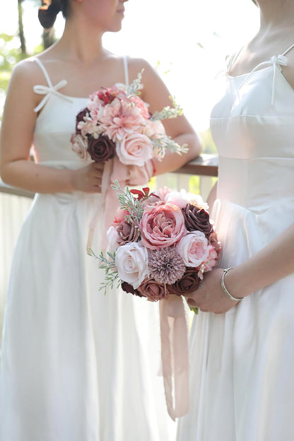 BRIDESMAID BOUQUET IN BURGUNDY PINK