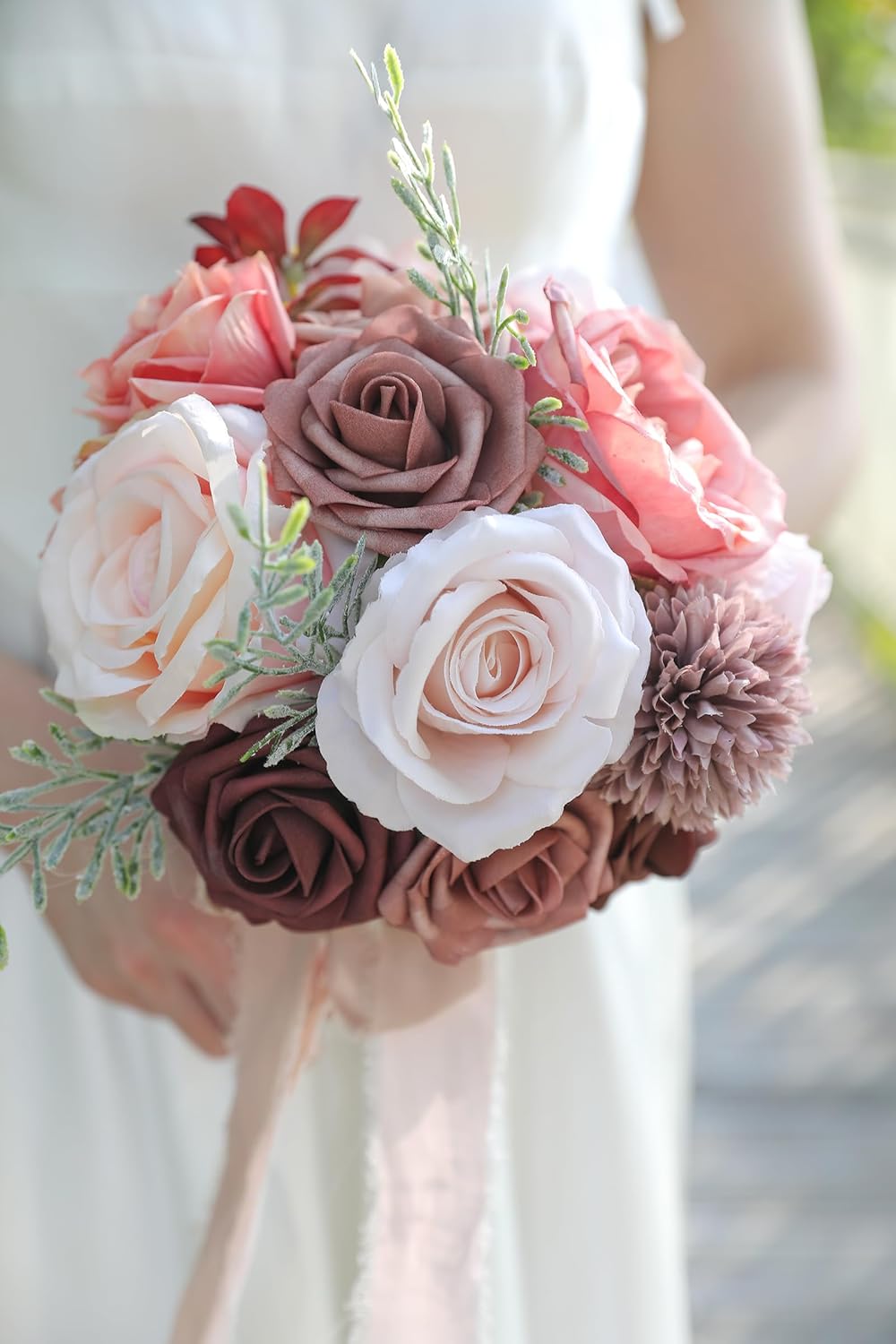 BRIDESMAID BOUQUET IN BURGUNDY PINK