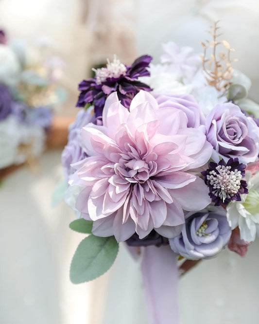 BRIDESMAID BOUQUET IN PURPLE